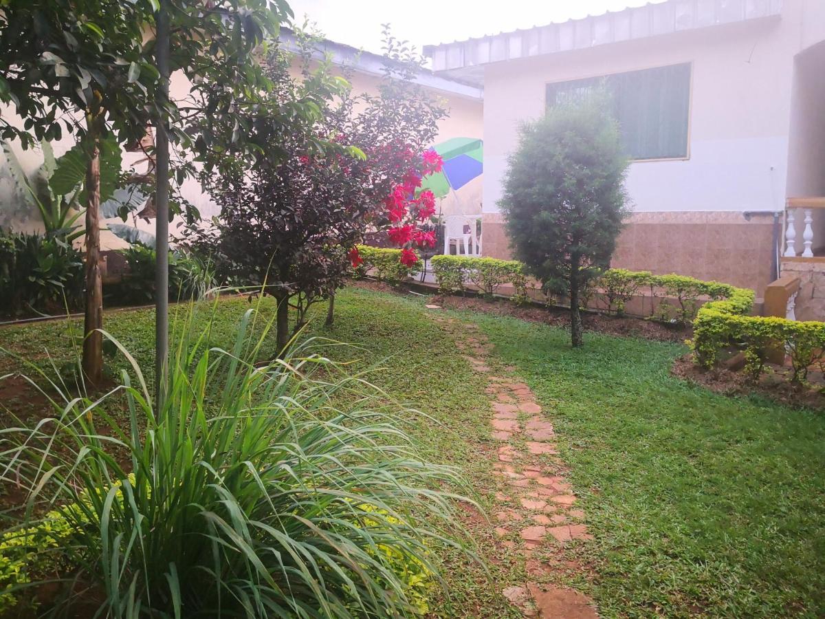 Tout Confort Avec Jardin Entree Bastos Yaoundé Exterior foto