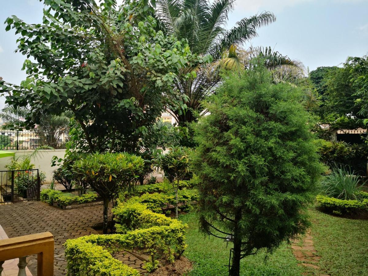 Tout Confort Avec Jardin Entree Bastos Yaoundé Exterior foto
